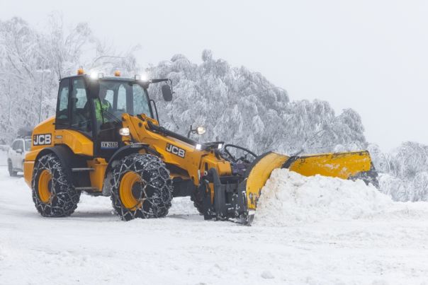 tractor shovelling snow